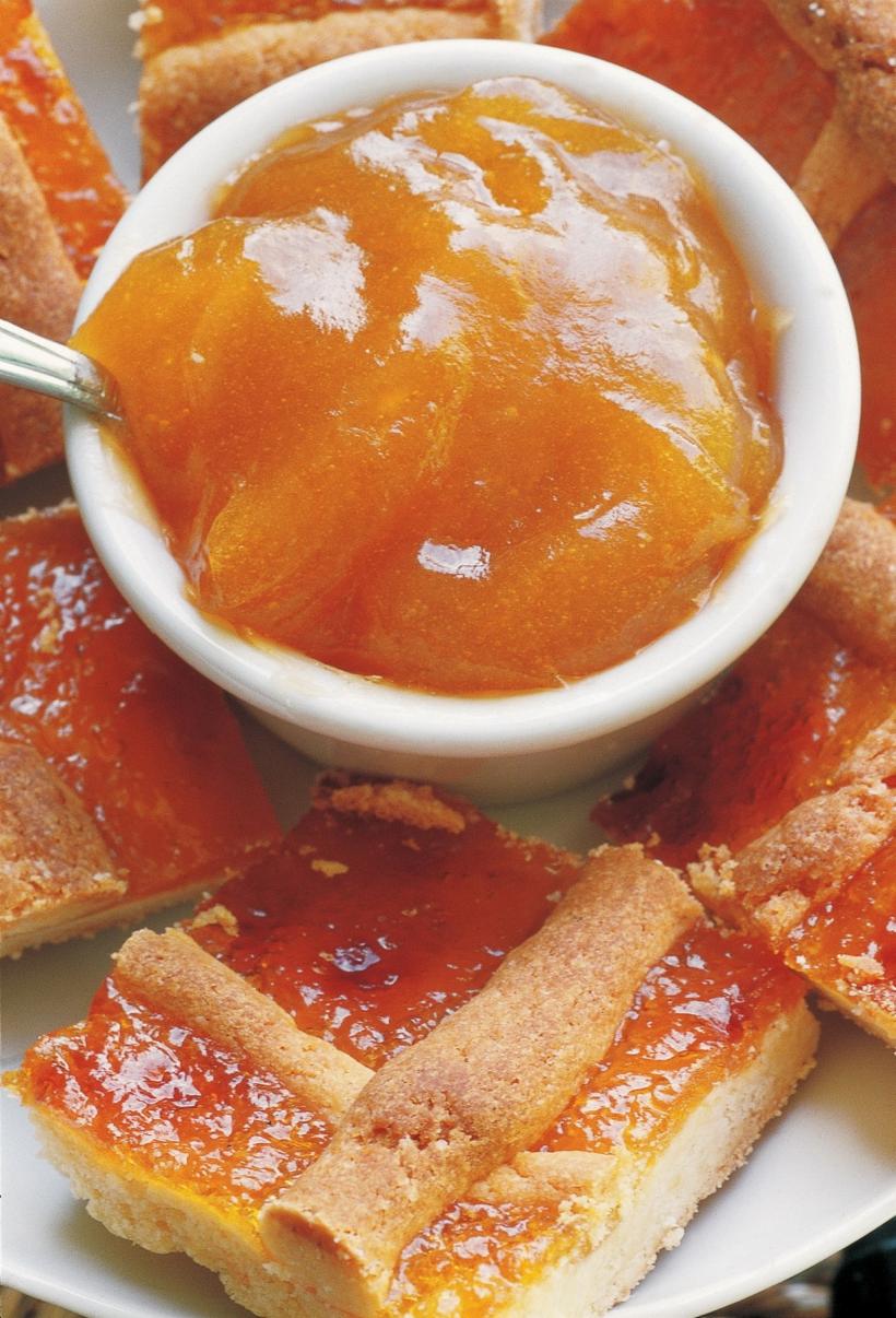 Caise în rețete delicioase: Amaretti, Fruktsoppa sau Gomboți 18849075