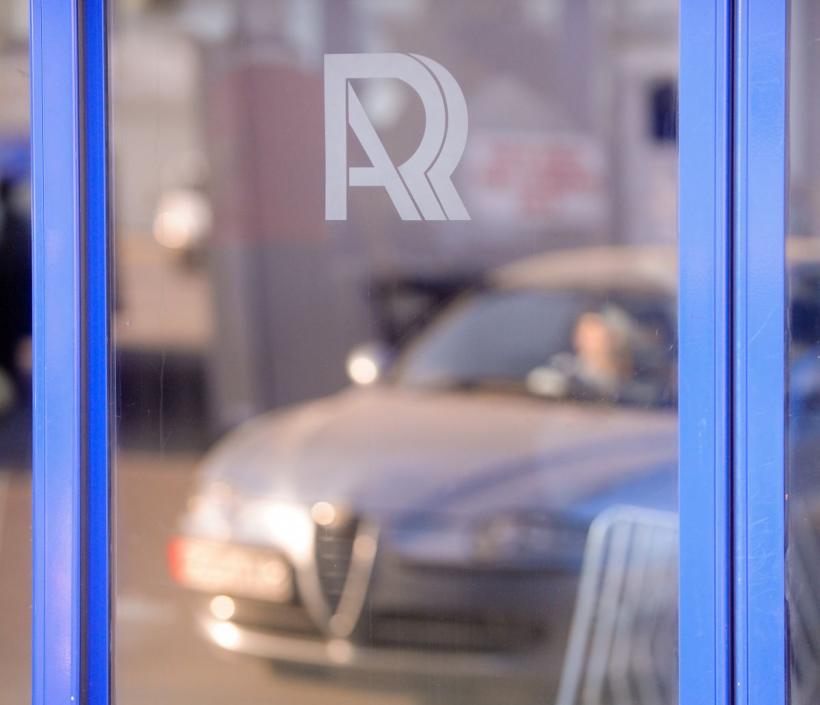 Misteriosul caz al bărbatului care 14 ani a condus o instituţie de stat fără să fie angajat 18849144