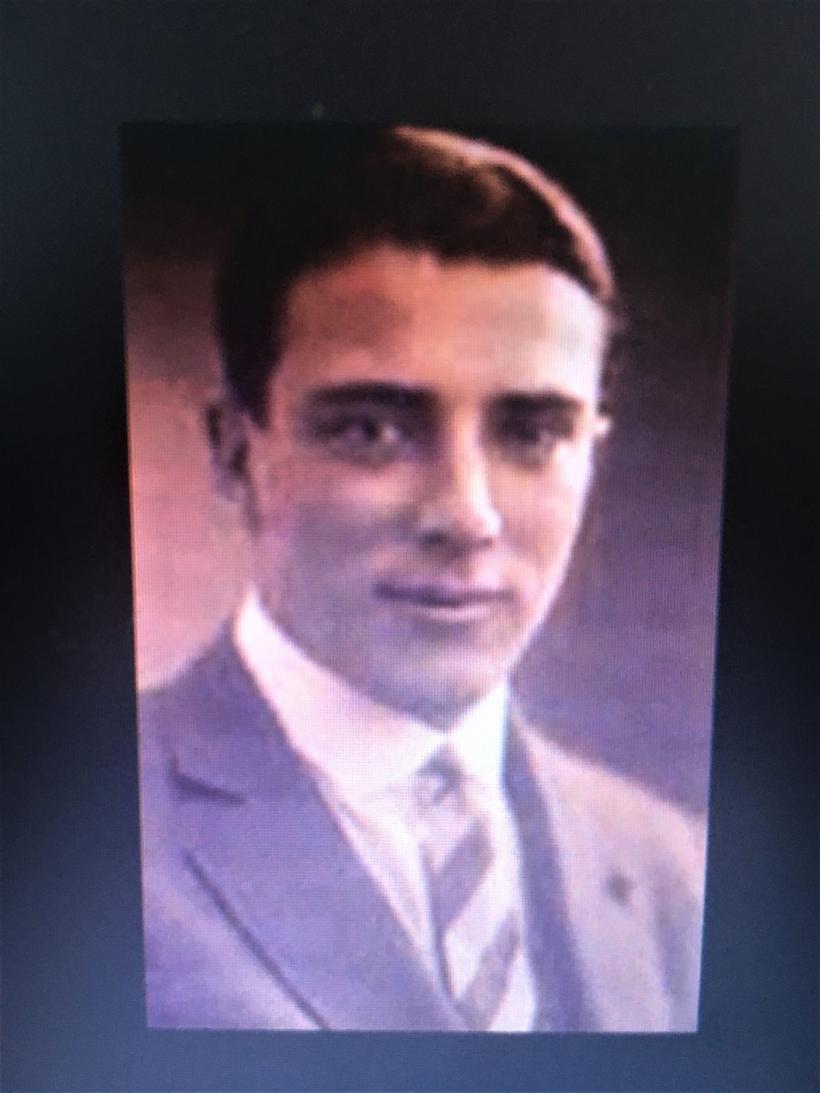 Măștile fine ale unui scriitor interzis  18849149