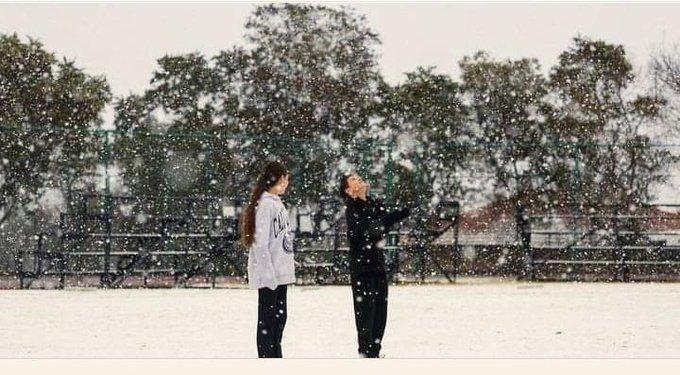 Lumea în imagini: Ninsoare puternică în Africa de Sud în iulie 2023. Fenomenul rar a scos oamenii la zăpadă 18849367