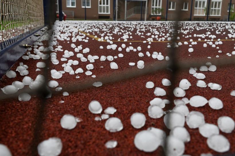 Alertă de nivel trei emisă în România: vijelii extreme, rafale de până la 100 km/h și grindină de mari dimensiuni. Avertizare de tornadă! 18849721