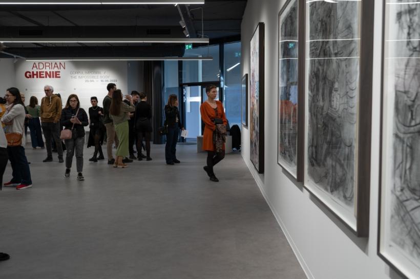 Adrian Ghenie la Timișoara: Expoziția „Corpul imposibil” a încântat publicul cu o tematică actuală și o nouă direcție estetică a artistului 