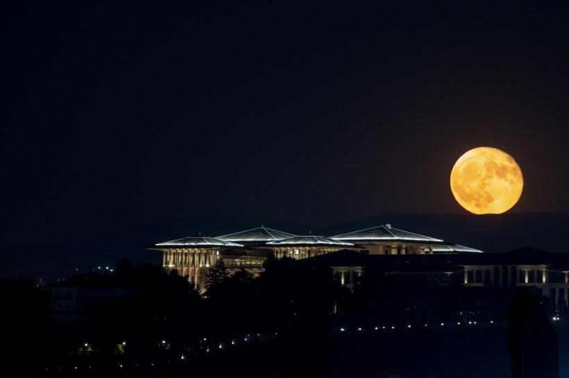 Misiune istorică! India lansează o rachetă care va duce un vehicul pe Lună 18849884