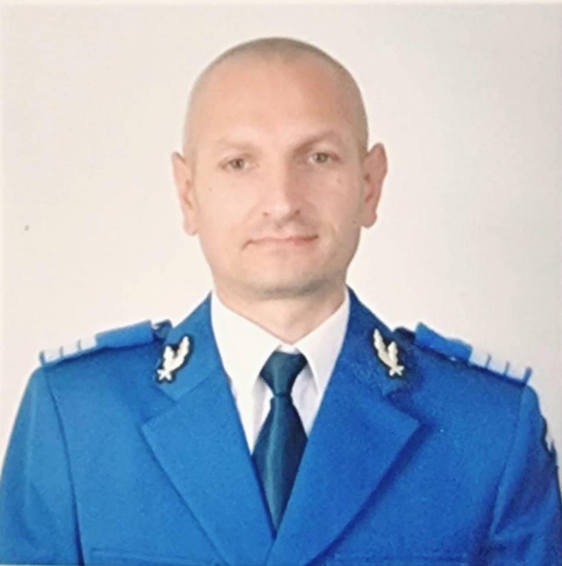 Un jandarm a găsi un portofel cu 1.500 de euro și mai multe documente într-o parcare 18850011