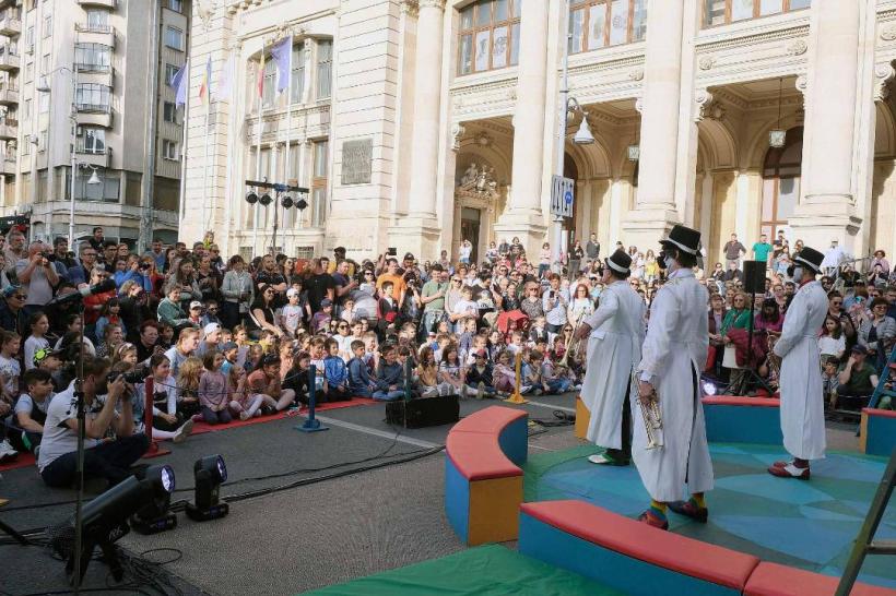 Statui vivante, teatru de păpuşi, spectacole-lectură și acrobaţii în programul weekendului 15-16 iulie, „Străzi deschise” pe Calea Victoriei