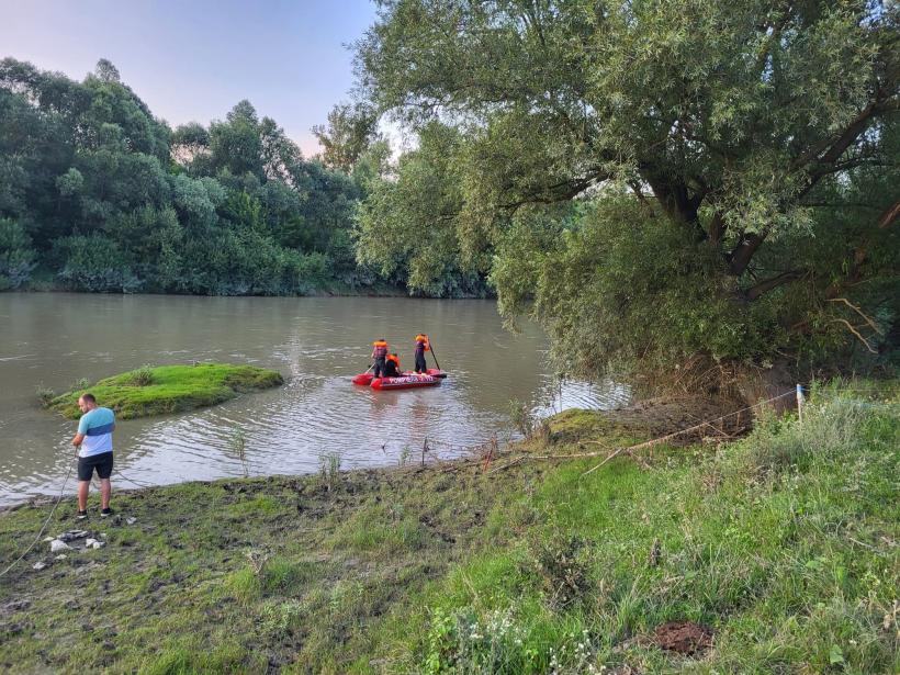 Tragedie la Botoșani. Un copil de 14 ani înecat în apele râului Prut 18850004