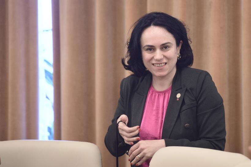 Simona Bucura Oprescu și Natalia Intotero iau locul lui Marius Budăi și Gabrielei Firea 18850232