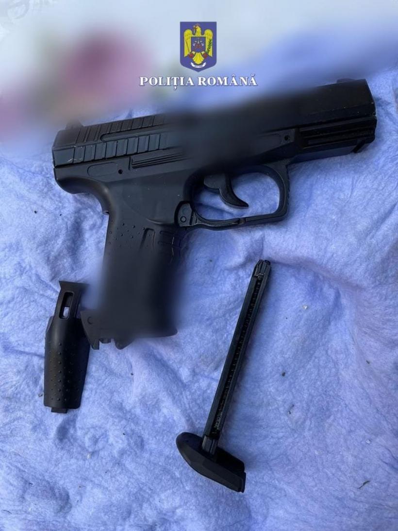  Tânăr împușcat în picior cu un pistol de tip airsoft 18850360
