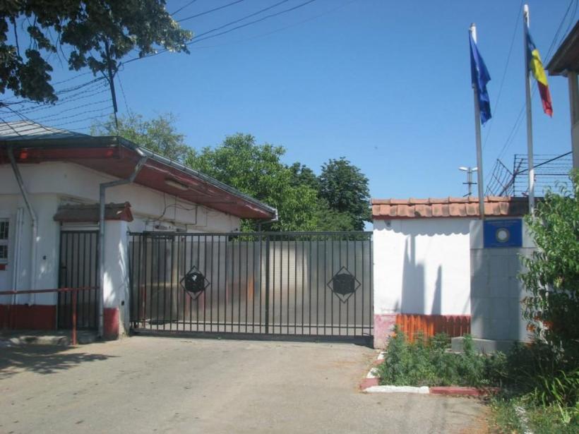 Se face loc la pușcărie 18850693