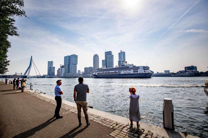 Amsterdam interzice accesul navelor de croazieră pentru a limita poluarea și numărul de vizitatori 18850938