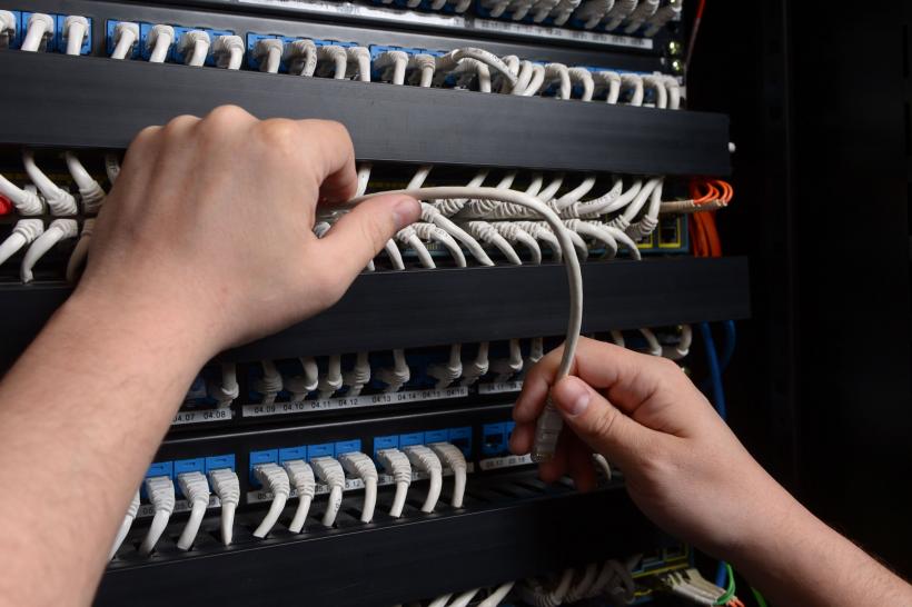 Lipsa muncitorilor calificați întârzie producția de cipuri 18850933