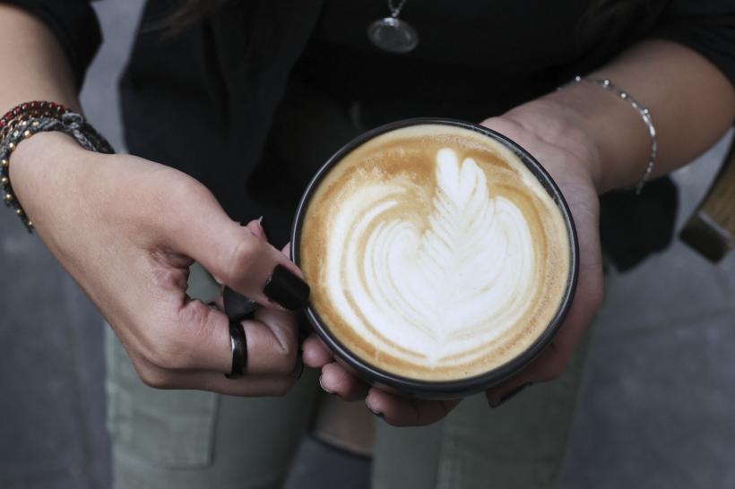 Schimbari importante pentru consumatorii de cafea. UE ar putea interzice capsulele din aluminiu