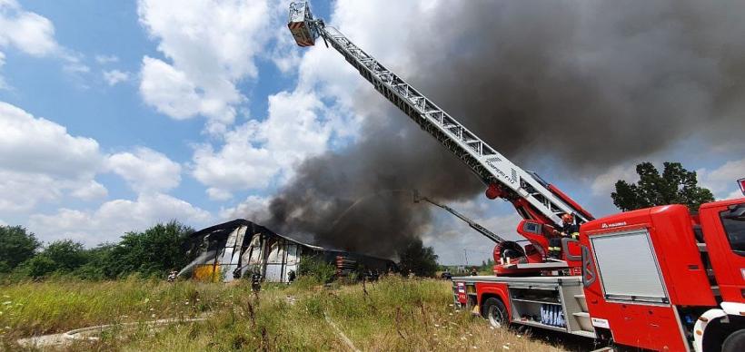 Incendiu la o hală dezafectată în Recaș, jud. Timiș. A fost transmis Ro-Alert 18851131