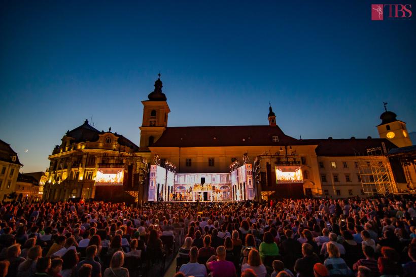 Peste 2.000 de spectatori au participat la Sibiu, la premiera absolută de balet clasic „Rigoletto” 18851068