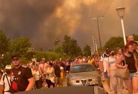 Apocalipsa din Rodos: Peste 3.500 de persoane au fost evacuate din calea flăcărilor ucigașe 18851198
