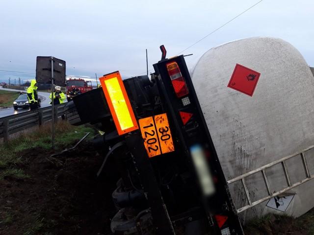 Pericol pe autostrada București-Ploiești.O cisternă încărcată cu GPL s-a răsturnat la Voluntari