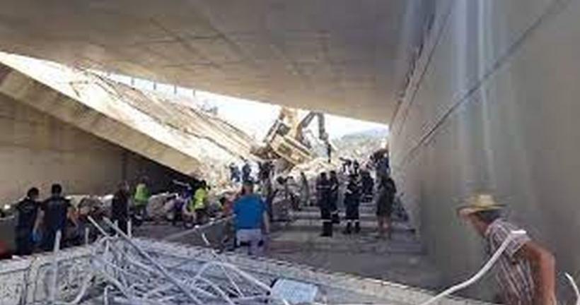 Un pod s-a prăbuşit, în Grecia, la Patras. Există răniți prinși sub dărâmături