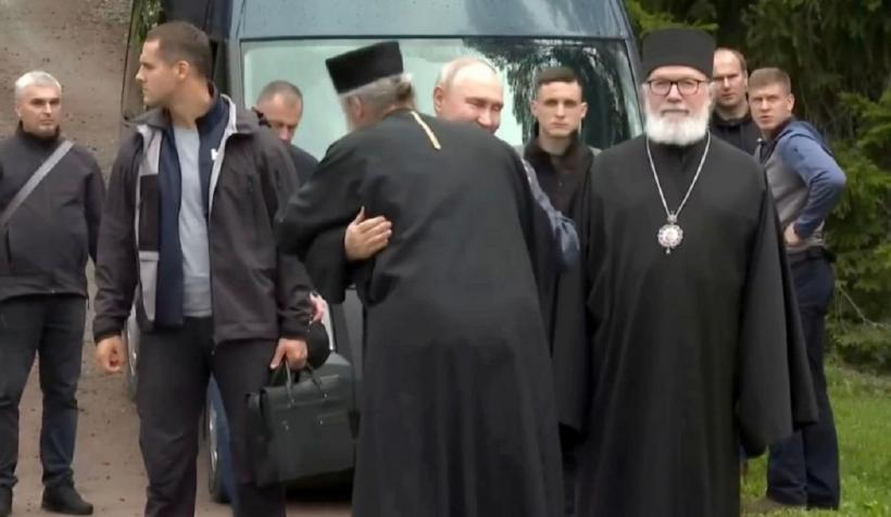 Putin, cu servieta nucleară la o mănăstire din Rusia 18851507