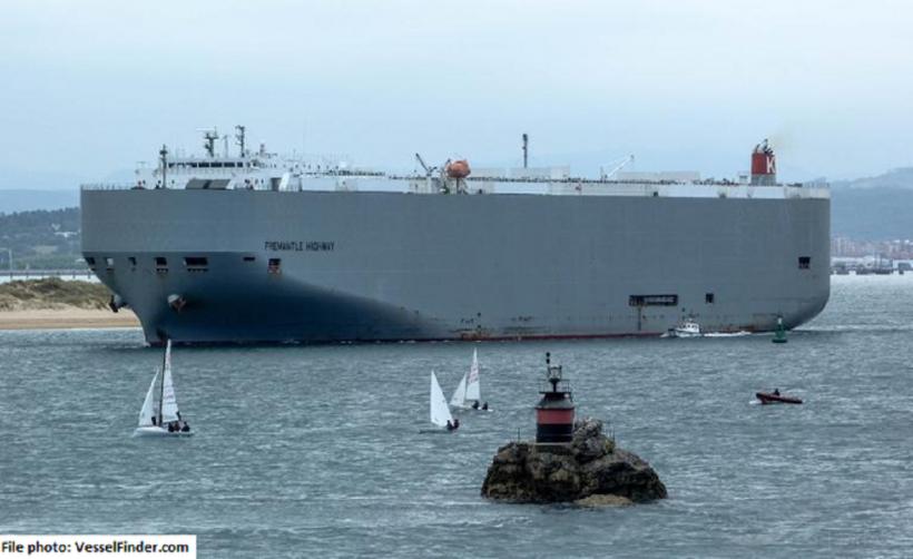 Olanda: Incendiu uriaș pe o navă care transportă mii de mașini 18851654