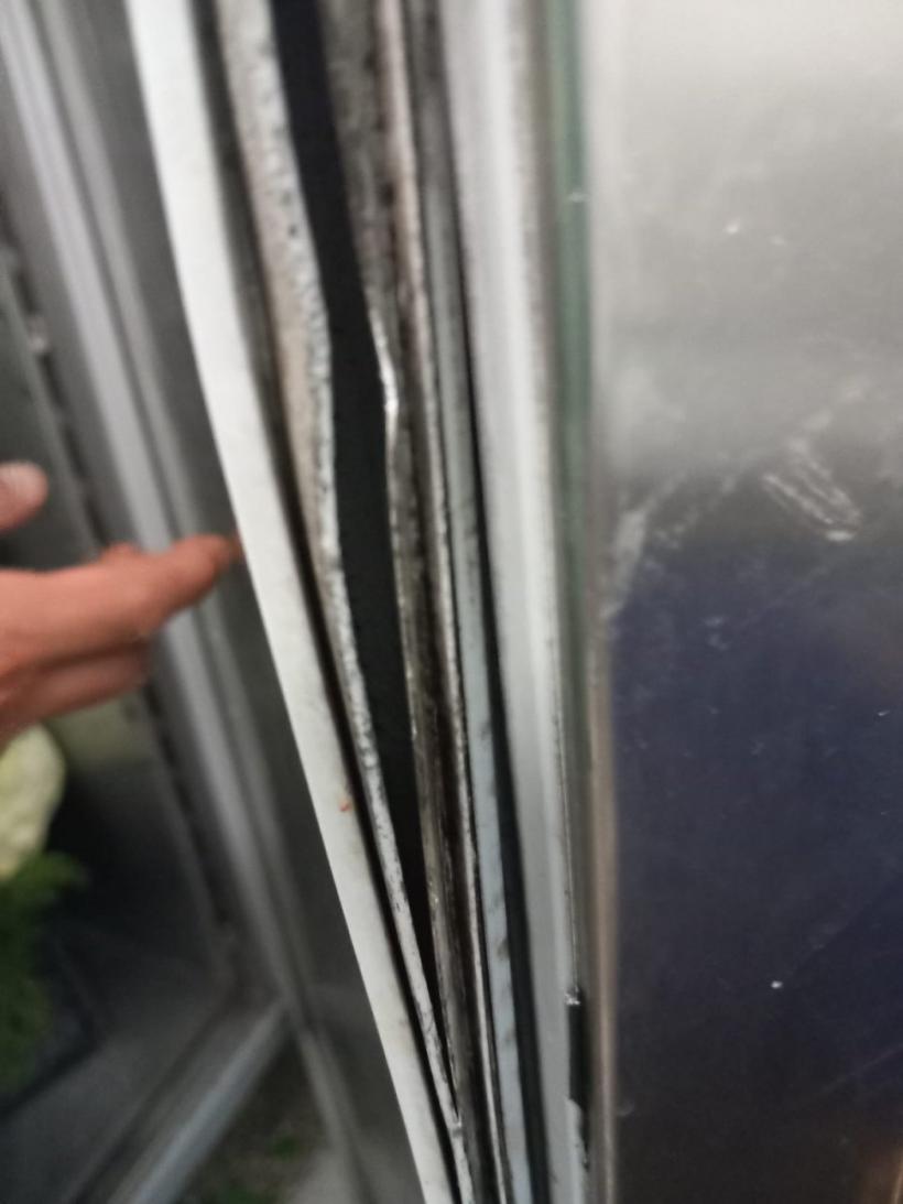 Rugină, mizerie, fructe stricate la o firmă de catering din Constanța care asigura mâncarea pacienților din spitale 18851687