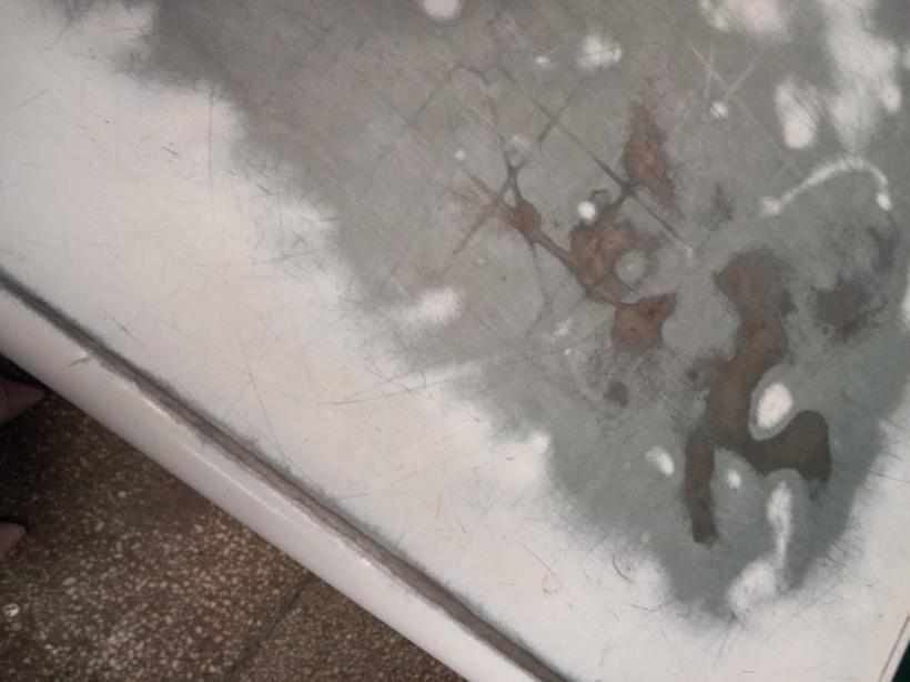 Rugină, mizerie, fructe stricate la o firmă de catering din Constanța care asigura mâncarea pacienților din spitale 18851690