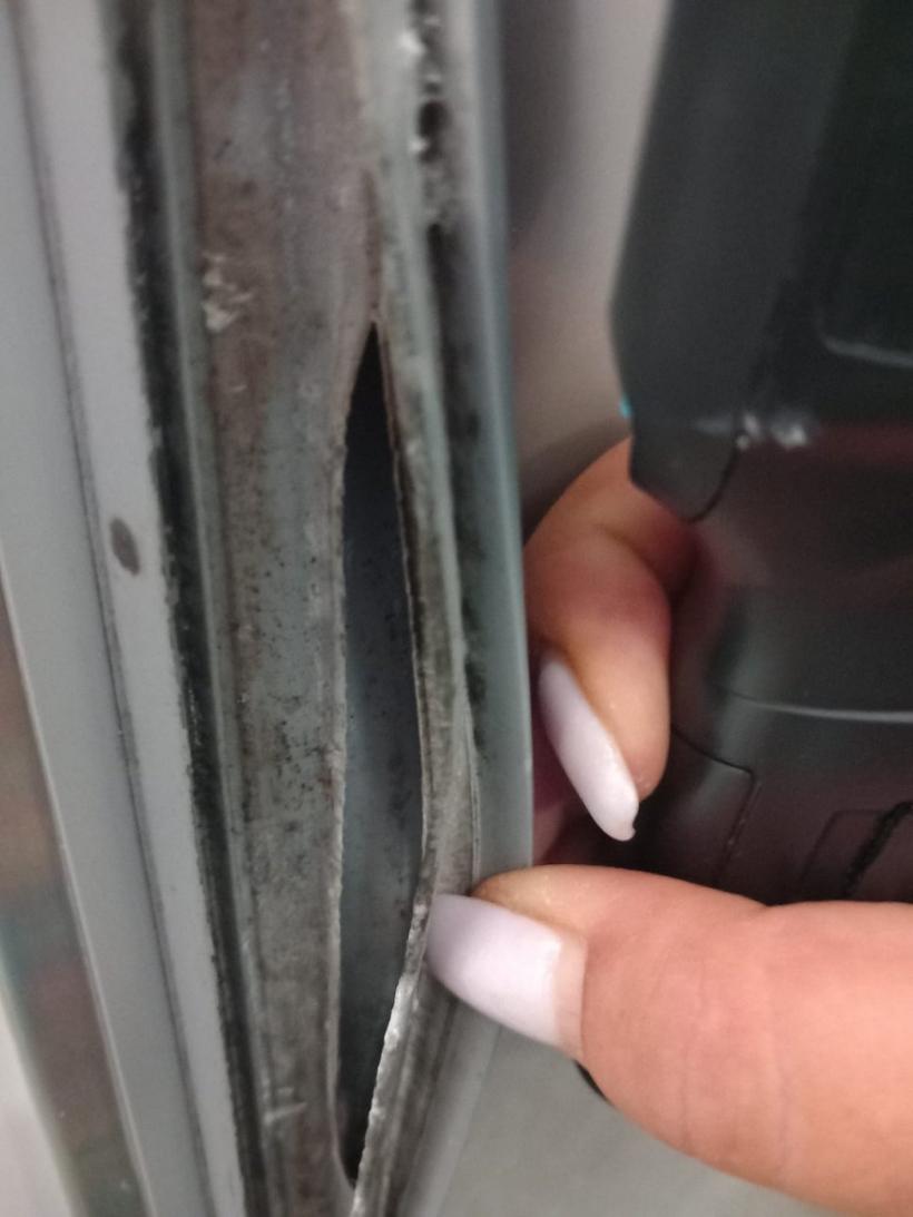 Rugină, mizerie, fructe stricate la o firmă de catering din Constanța care asigura mâncarea pacienților din spitale 18851693