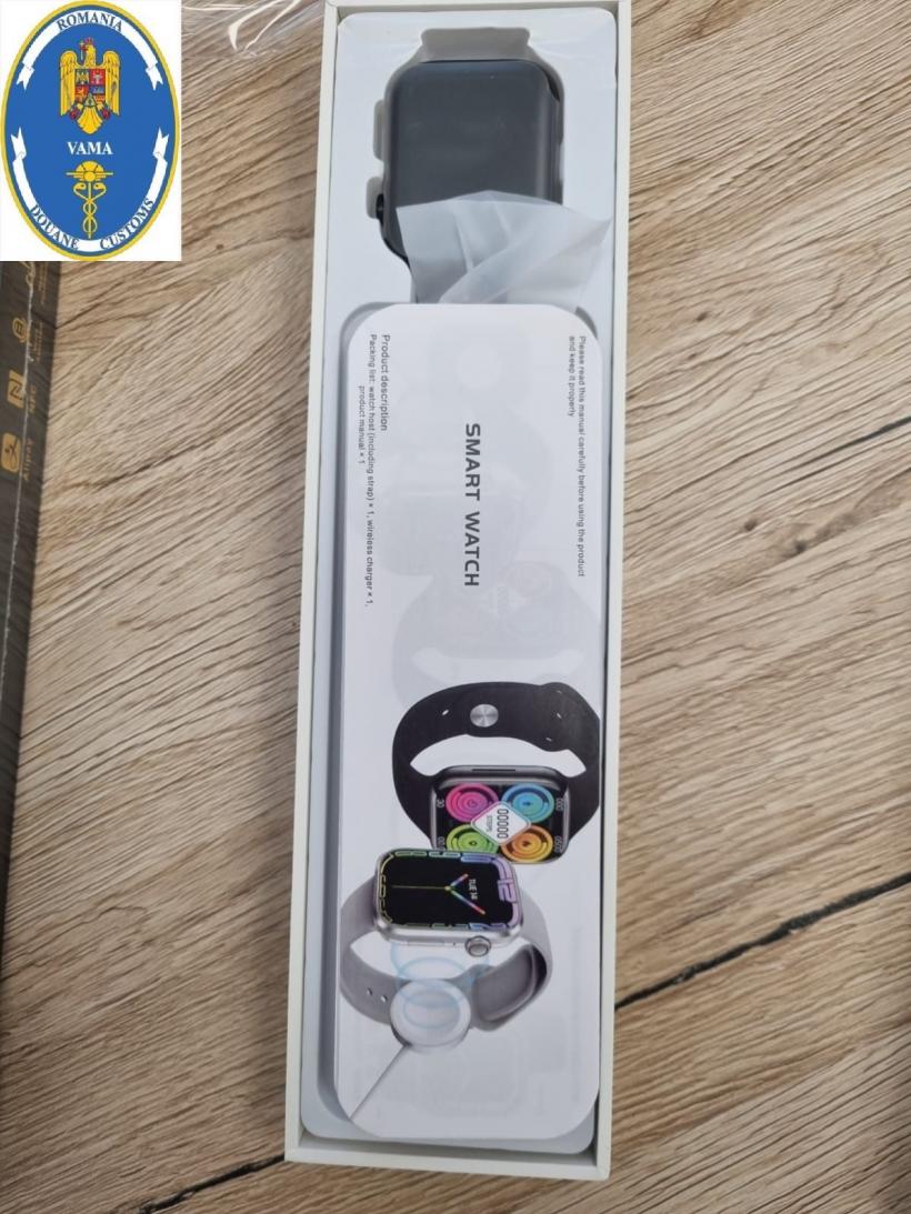 Ceasuri smart, de peste 1,2 milioane lei, găsite în Vama Constanța 18851926