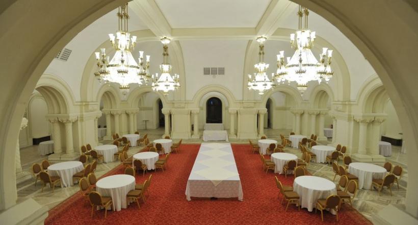 Deputații caută firmă cu mare experiență, care să-i sature: mâncare și băutură de 8 milioane/an 18851909