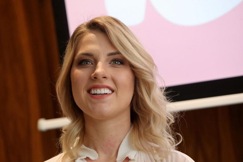 Scrimeră ucraineancă, descalificată la mondiale deoarece nu a dat mâna cu adversara din Rusia 18851997