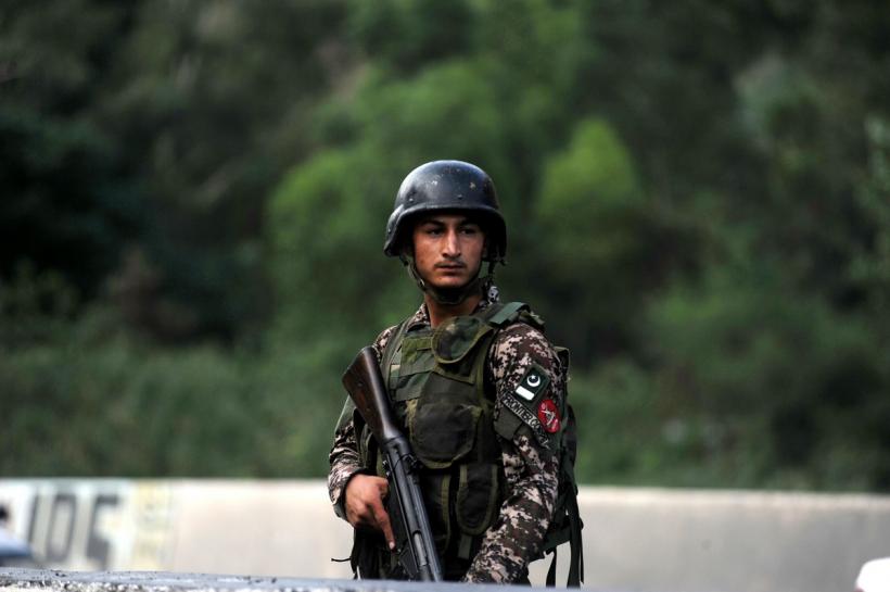 Bombă, la un miting politic din Pakistan  18852293