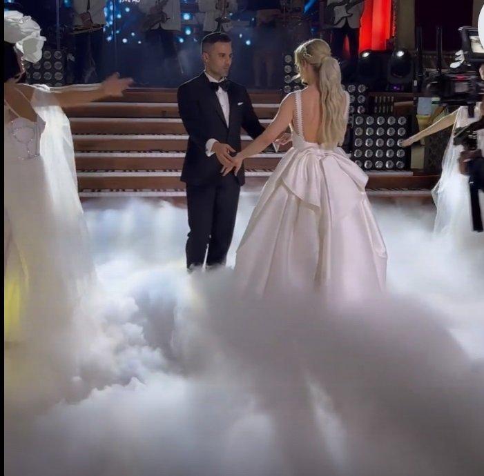 Nunta de poveste a Sandrei Izbașa: „Ne bucurăm să fim căsătoriți în fața lui Dumnezeu” 18852390