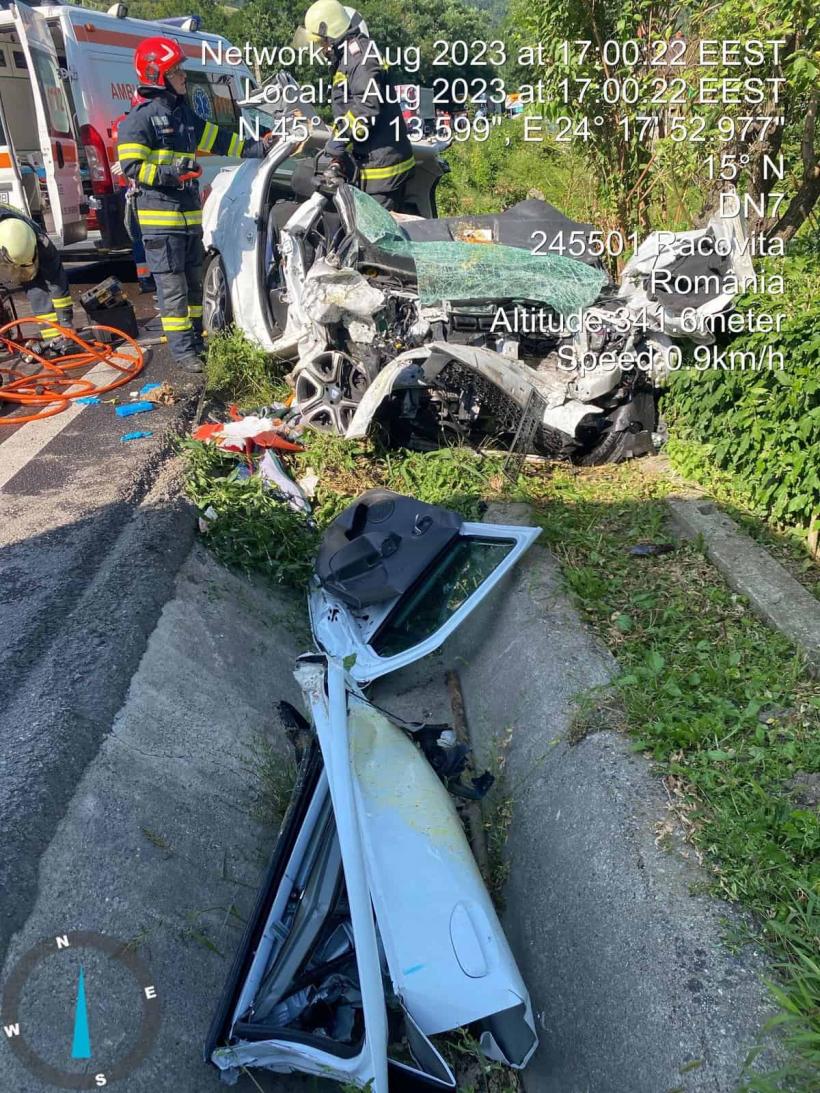 Accident grav pe Valea Oltului. O  mașină a lovit un TIR. Șoferul a murit pe loc 18852650