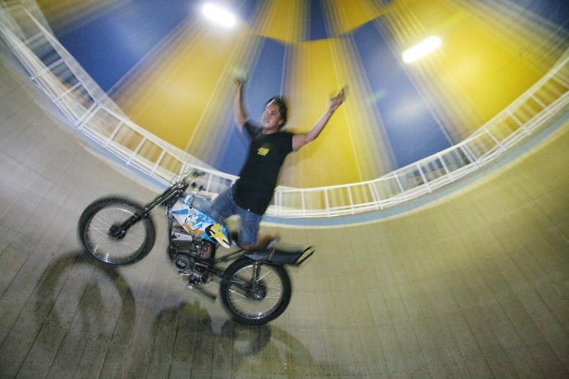 Caz șocant! Un medic de la spitalul din Urlați i-a cusut în picior unui tânăr mânerul de frână de mână de la bicicletă și l-a trimis acasă 18852702