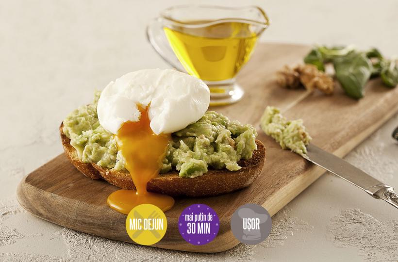 Mic dejun: Sandviș cu avocado și ou poșat