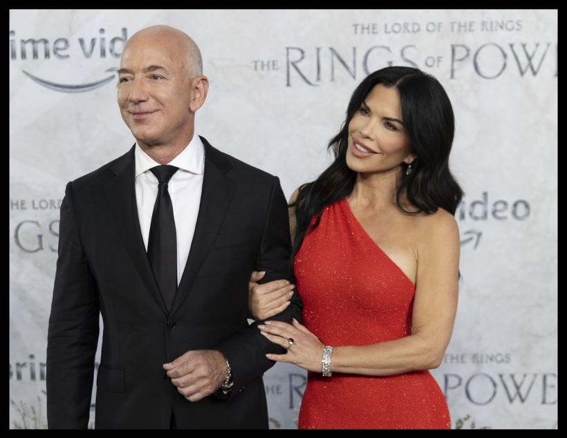 Jeff Bezos deschide şampania: Profitul Amazon a fost dublu faţă de aşteptări