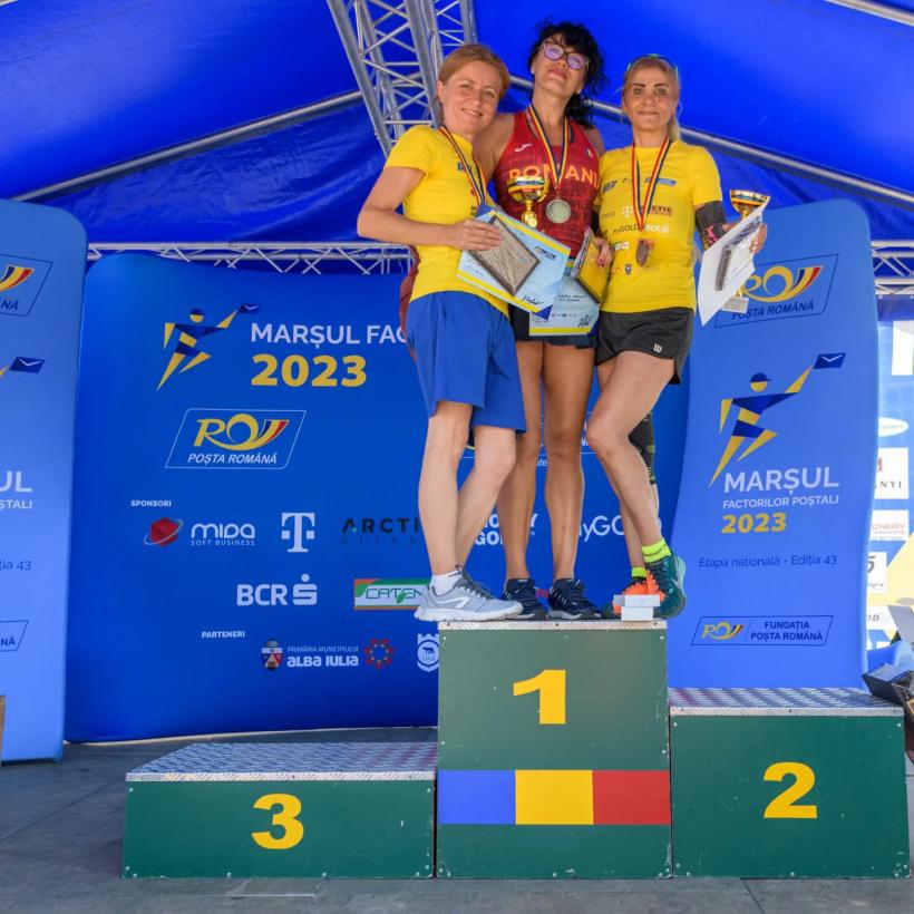 1000 de poștași au încins Hora Unirii la Marșul Factorilor Poștali de la Alba Iulia, cel mai mare de până acum 18853303