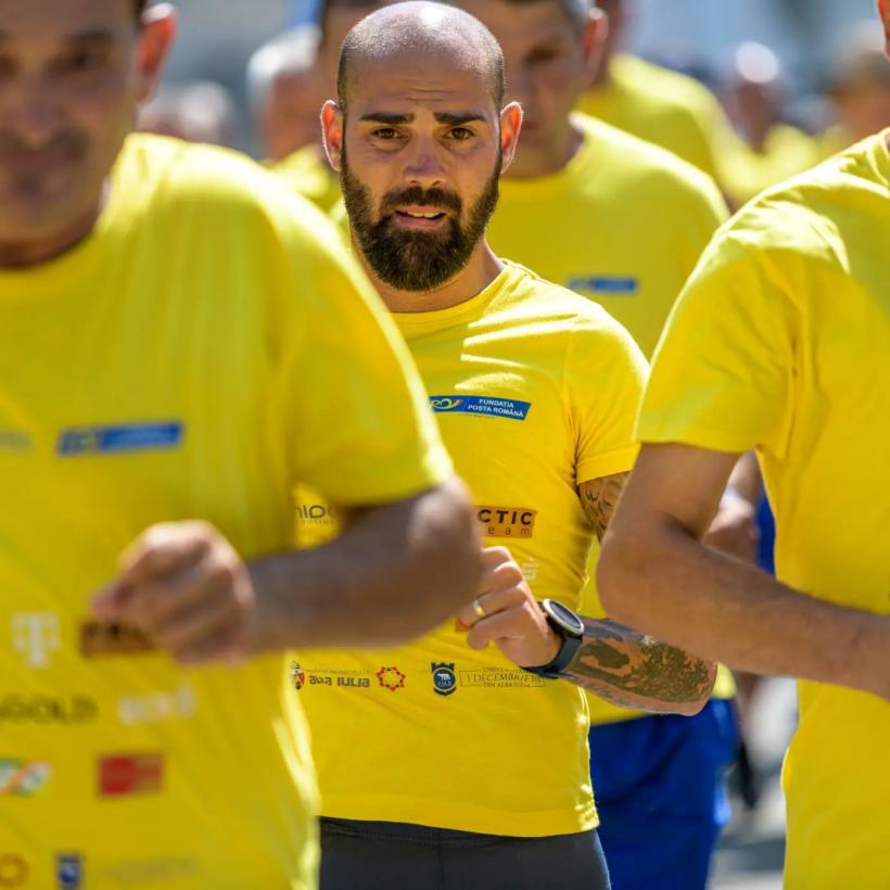 1000 de poștași au încins Hora Unirii la Marșul Factorilor Poștali de la Alba Iulia, cel mai mare de până acum 18853306