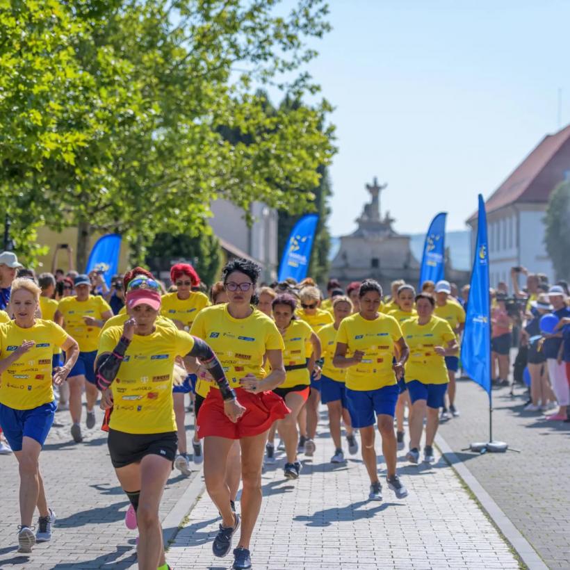 1000 de poștași au încins Hora Unirii la Marșul Factorilor Poștali de la Alba Iulia, cel mai mare de până acum 18853307