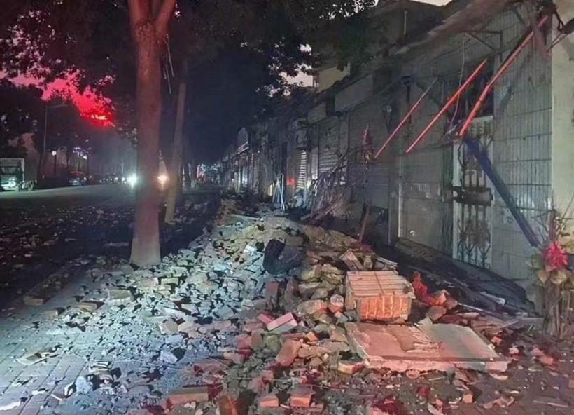 Cutremur uriaș în China. Zeci de persoane au fost rănite, sute de clădiri s-au prăbușit