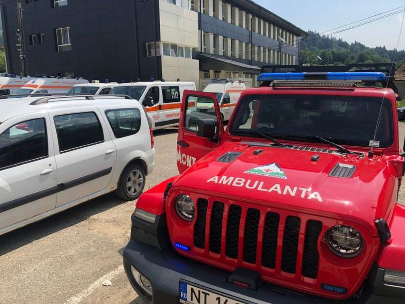 Tată cu probleme medicale și doi copii epuizați, salvați din masivul Ceahlău 18853437