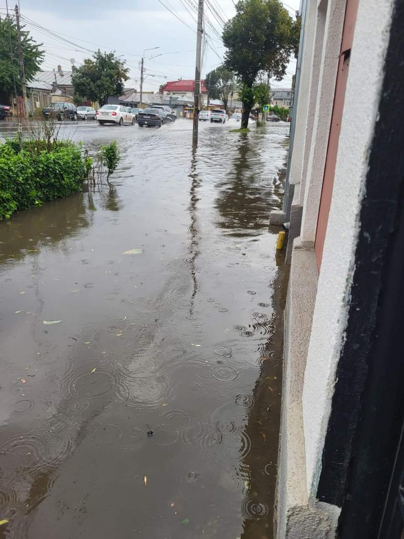 Urgie la Brăila! Furtuna a smuls acoperișuri, iar 10 vaci au fost electrocutate 18853446