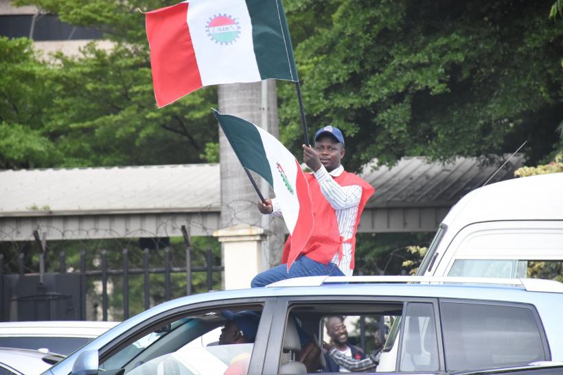 Lovitură de stat: Niger închide spațiul aerian, refuzând repunerea în funcție a președintelui 18853487