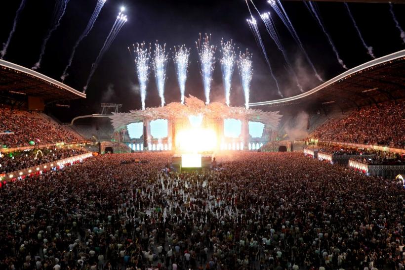 Afacerea Untold s-a încins: Festivalul lui Boc s-a inflamat până a luat foc 18853423