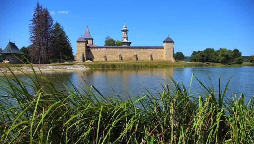 „În Biserică este salvarea noastră ca neam” 18853864