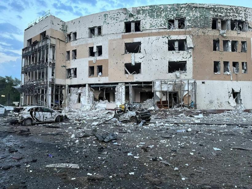 Hotel din Zaporojie, lovit de o rachetă rusească. Bilanțul atacului, un mort și 16 răniți
