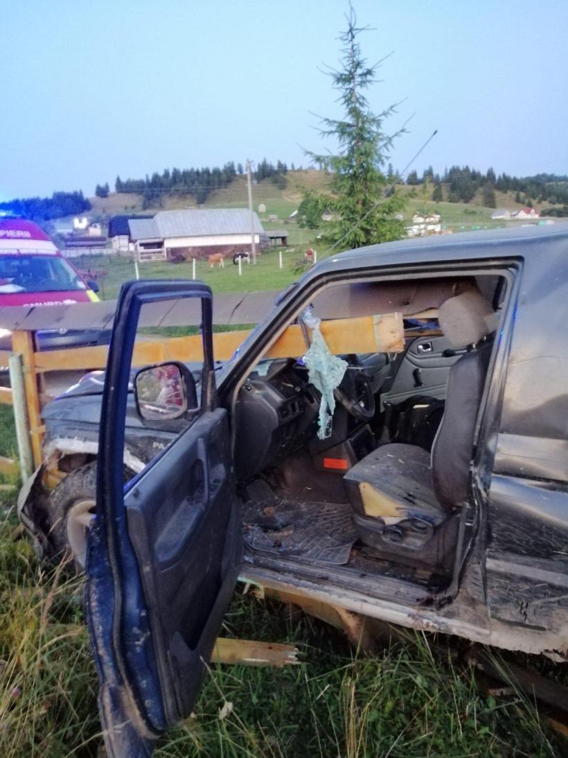 Accident cumplit în Suceava.  Un bărbat a murit, iar alte cinci persoane, printre care doi copii, de 2 și 10 ani, au ajuns la spital 18854449