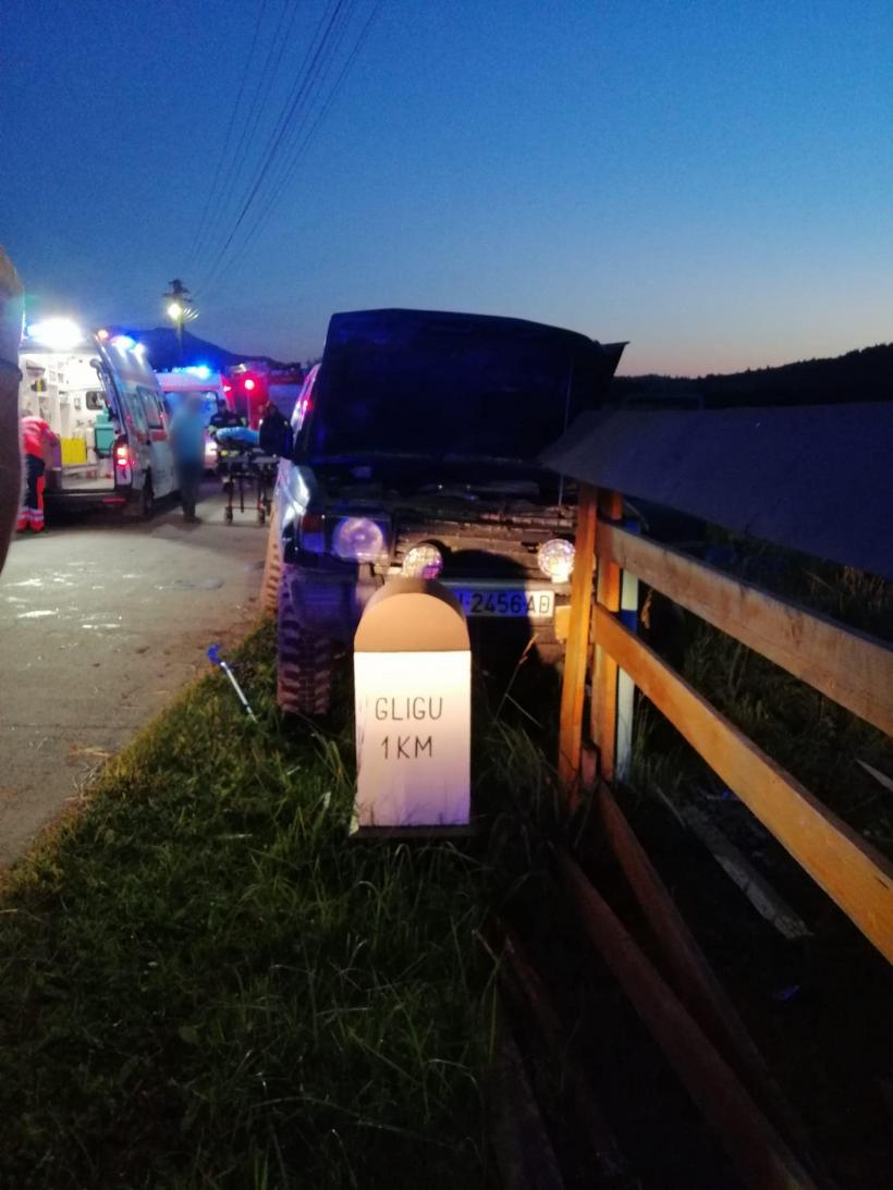 Accident cumplit în Suceava.  Un bărbat a murit, iar alte cinci persoane, printre care doi copii, de 2 și 10 ani, au ajuns la spital 18854450