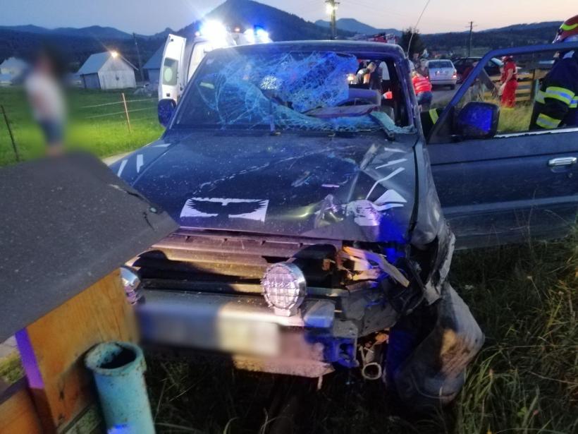 Accident cumplit în Suceava.  Un bărbat a murit, iar alte cinci persoane, printre care doi copii, de 2 și 10 ani, au ajuns la spital 18854451