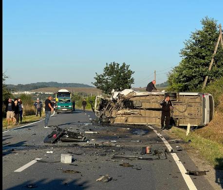 Un microbuz s-a răsturnat în județul Sălaj 18854460