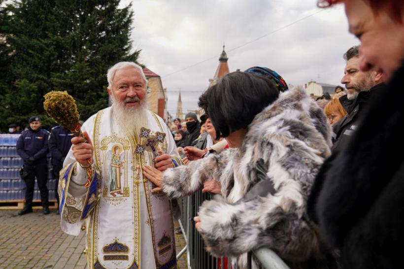 Mitropolitul Clujului conduce luni procesiunea pe jos de la Gherla la Mănăstirea Nicula